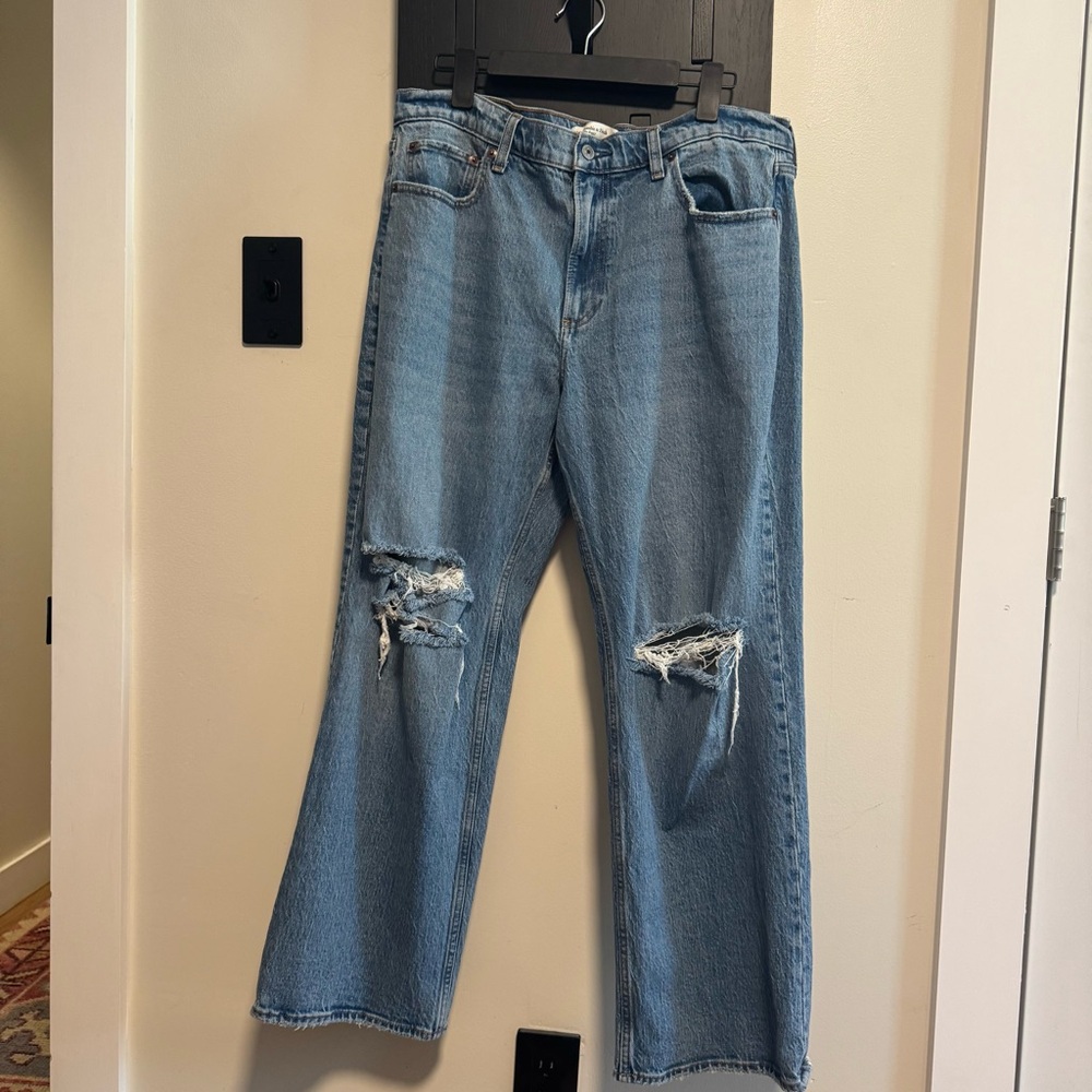 Abercrombie & Fitch Light Blue Distressed Women Jeans - Picture 6 of 10